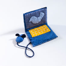 Load image into Gallery viewer, Catnip Laptop Toy